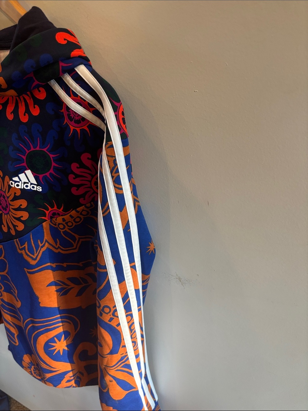 Adidas x Farm Rio Floral Cropped Hoodie limited edition
 Size Small - Picture 4 of 5